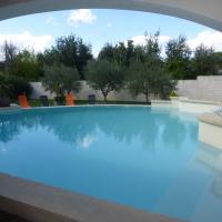 piscine vue de la terrasse coin repas